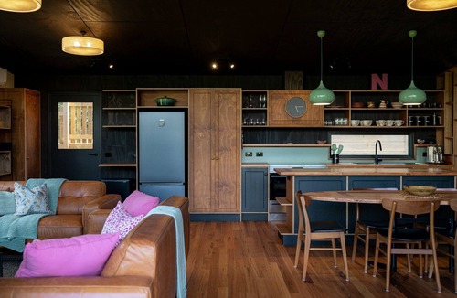 Bright Hotel | Ned's Bright - Total Luxury