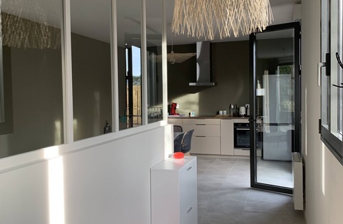 Saint-Pantaleon-de-Larche Apartment | Need to recharge your batteries "The Atelier under the spell