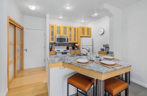 Belltown Apartment | Needle's Edge - 99 Walkscore!