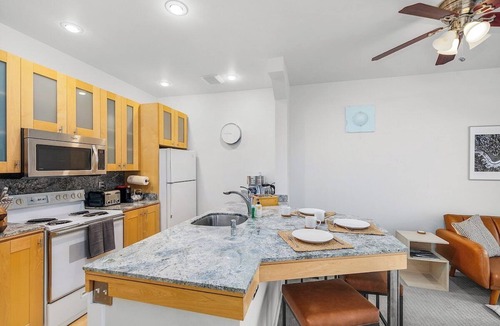 Belltown Apartment | Needle's Edge - 99 Walkscore!