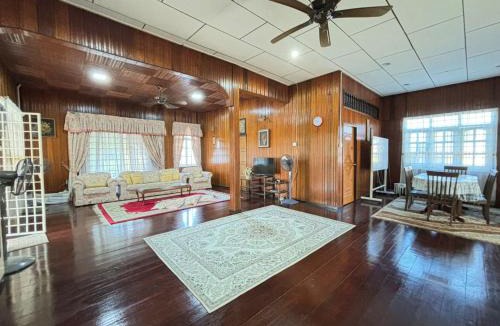 Dungun House | Neelofa Homestay