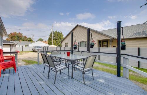Neenah House | Neenah Home w/Deck: Near Lake Winnebago