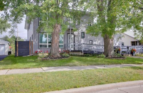 Neenah House | Neenah Home w/Deck: Near Lake Winnebago