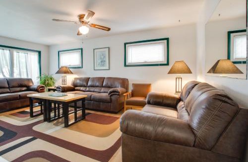 Neenah House | Neenah Home w/Deck: Near Lake Winnebago
