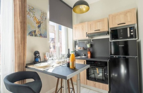 Saint-Quentin Apartment | Nef d'Or Emerald Stunning Studio