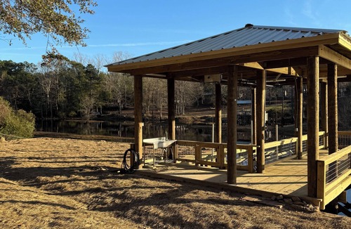 Negreet House | Negreet Retreat#2 Clean Waterfront Midlake Toledo Bend Sleeps 12 with Hot Tub