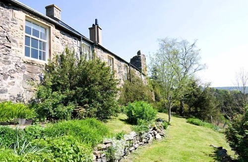 Peebles Cottage | Neidpath Castle Barmkin, by The River Tweed