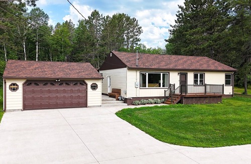 Hermantown House | Neighbor Home Close to Everything | Bucky's Haven
