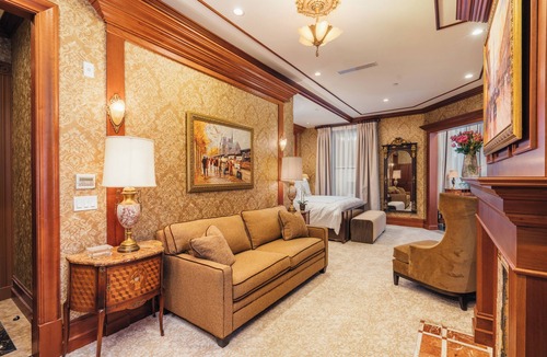 Lower Pacific Heights Hotel | Neighbourgood Sutter Mansion