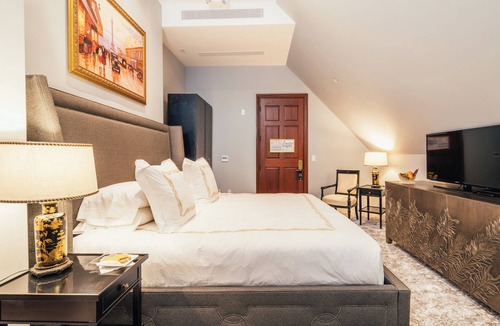Lower Pacific Heights Hotel | Neighbourgood Sutter Mansion
