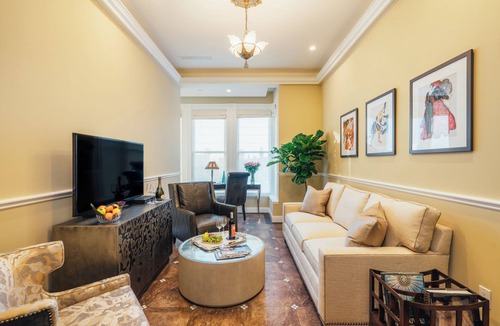 Lower Pacific Heights Hotel | Neighbourgood Sutter Mansion