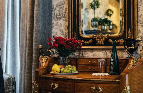 Lower Pacific Heights Hotel | Neighbourgood Sutter Mansion