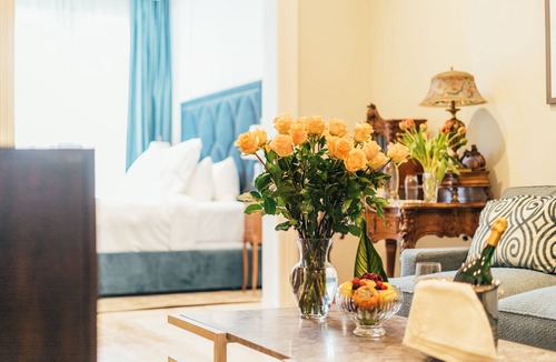 Lower Pacific Heights Hotel | Neighbourgood Sutter Mansion