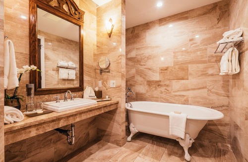 Lower Pacific Heights Hotel | Neighbourgood Sutter Mansion