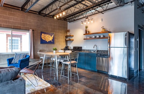 Sheridan House | Nelson Inn - The Four Top, 201