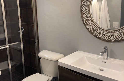 Sheridan House | Nelson Inn - The Four Top, 201