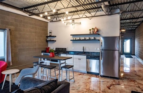 Sheridan House | Nelson Inn - The Four Top, 101