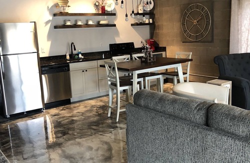 Sheridan House | Nelson Inn - The Four Top, 102