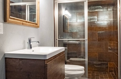 Sheridan House | Nelson Inn - The Four Top, 102