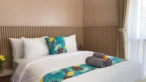 Sunset Road Villa | Nenangi Villa Bali -3BR Spacious with enclosed living & Lap Pool in Sunset Road