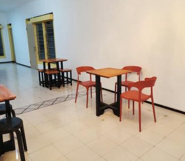 Dinoyo House | Neomi Guesthouse Malang