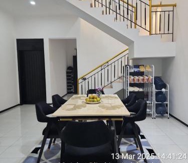 Malang House | Neomi Homestay Malang