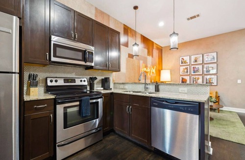 West End Condo | Neon Daes Amazing Location Near Vandy/Broadway