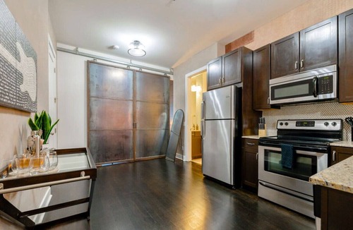 West End Condo | Neon Daes Amazing Location Near Vandy/Broadway