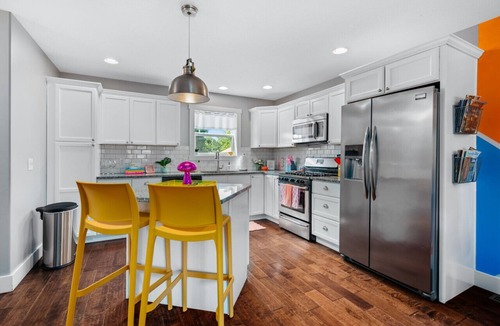 Traverse City Villa | Neon Nest 3BR Townhome Near Downtown Beach Wineries
