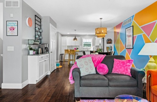 Traverse City Villa | Neon Nest 3BR Townhome Near Downtown Beach Wineries