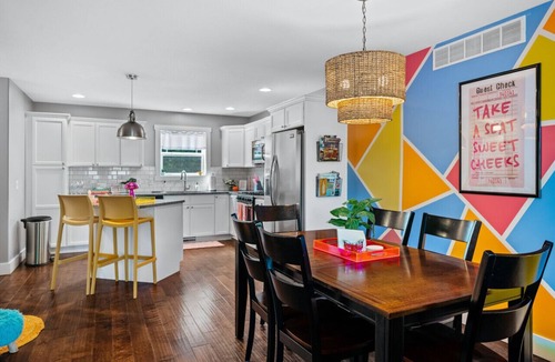 Traverse City Villa | Neon Nest 3BR Townhome Near Downtown Beach Wineries
