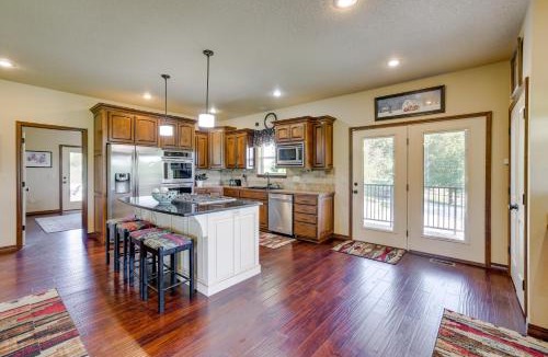 Newton County House | Neosho Home on 90 Acres with Private Pool and Fire Pit
