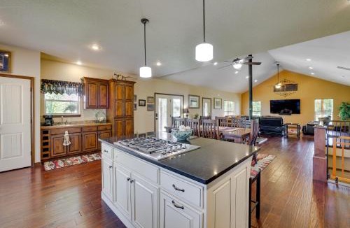 Newton County House | Neosho Home on 90 Acres with Private Pool and Fire Pit