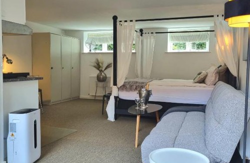 Tarnby Kommune Apartment | Neptun Studio-apartment with terrace.