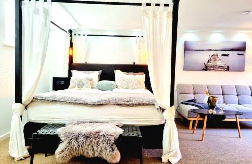 Tarnby Kommune Apartment | Neptun Studio-apartment with terrace.