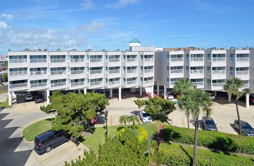 Galveston Condo | Neptune's Retreat by Ryson Vacation Rentals