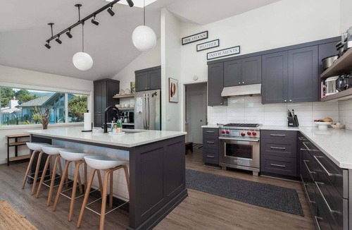Neskowin House | Neskowin North - Modern, Oceanfront, Hot tub!