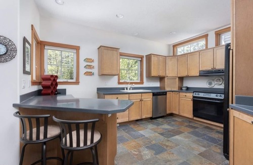 Neskowin House | Neskowin Village Family Home, steps from the Beach