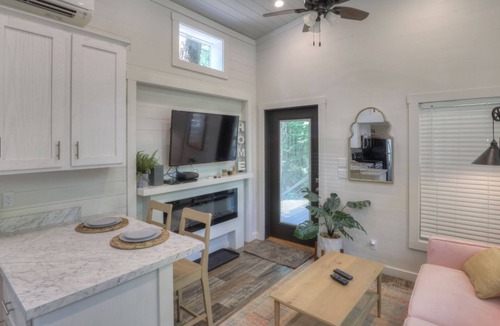 Monteagle House | Nesthaven: A cozy boho-chic tiny home with a deck, fire pit, & nearby waterfall