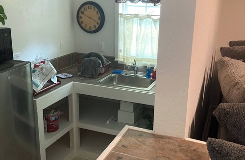 Glen Rose Apartment | Nestle Inn-centrally located-walk to historic town Square-Big Rocks park & more