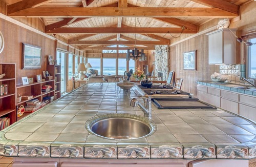 Neskowin House | Nestle Inn
