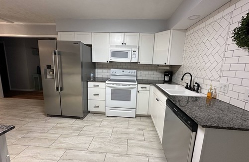 Gilbertsville House | Nestled A'more- Just under 1/2 mile from Moors Marina!