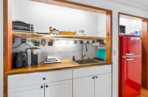 Birch Bay Apartment | Nestled across from beach, find a versatile studio.