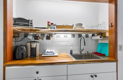 Birch Bay Apartment | Nestled across from beach, find a versatile studio.