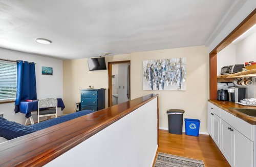 Birch Bay Apartment | Nestled across from beach, find a versatile studio.
