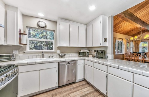 Country Club Estates House | Nestled Among the Tall Pine, 3 bedrooms, hot tub, come play in the mountains.