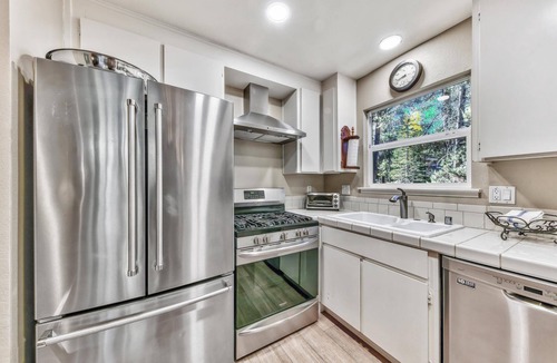 Country Club Estates House | Nestled Among the Tall Pine, 3 bedrooms, hot tub, come play in the mountains.