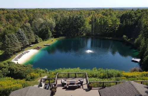 Clarington House | Nestled in the heart of Clarington with its own fresh-water swimming pond!