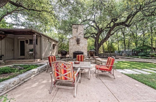 North Waco Cottage | Nestled next to one of the nation’s largest inner-city parks,The Cottate in Cameron Park