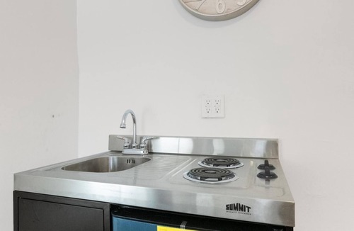 Bay Ridge Apartment | Nestled Nook: Inviting Bay Ridge Studio Hideaway